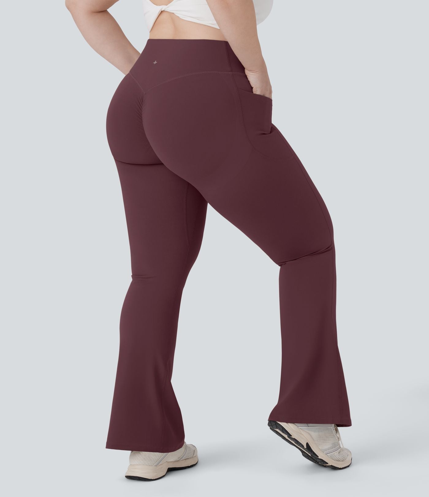 Pantalon de yoga à coupe bootcut gainant galbant taille haute grande taille avec effet scrunch et poches Halara UltraSculpt™