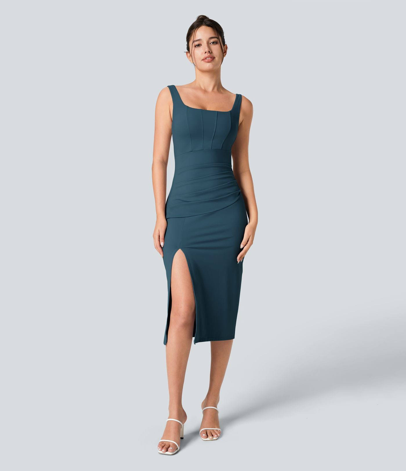 Robe corset midi moulante ruchée à encolure carrée, dos nu, brassière intégrée