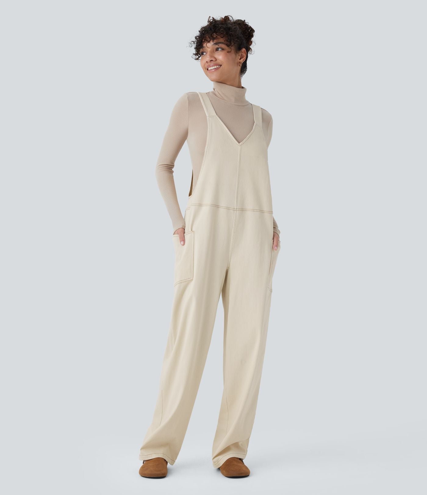 Salopette décontractée Halara Flex™ en denim extensible délavé, col V et poches latérales