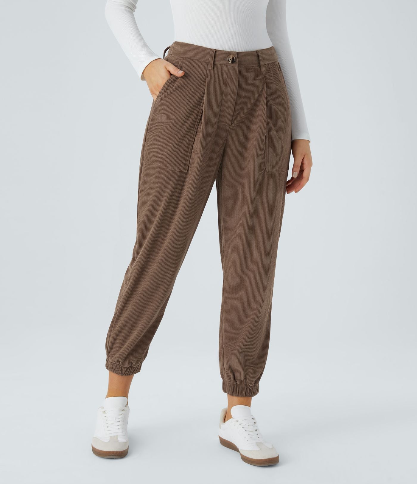 Pantalon décontracté en velours côtelé avec taille mi-haute, boutons et fermeture éclair
