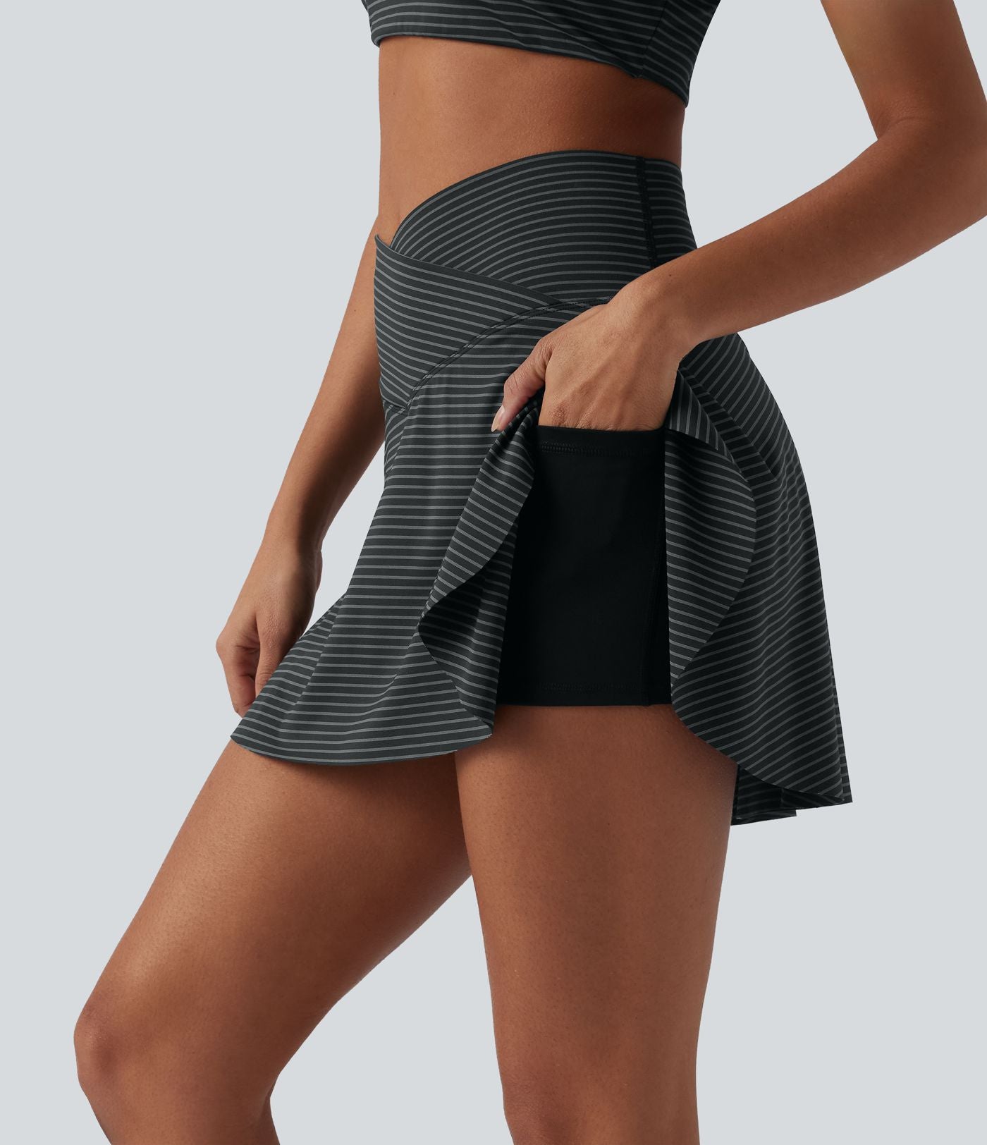 Jupe-short de tennis mini taille haute croisée à rayures avec poches