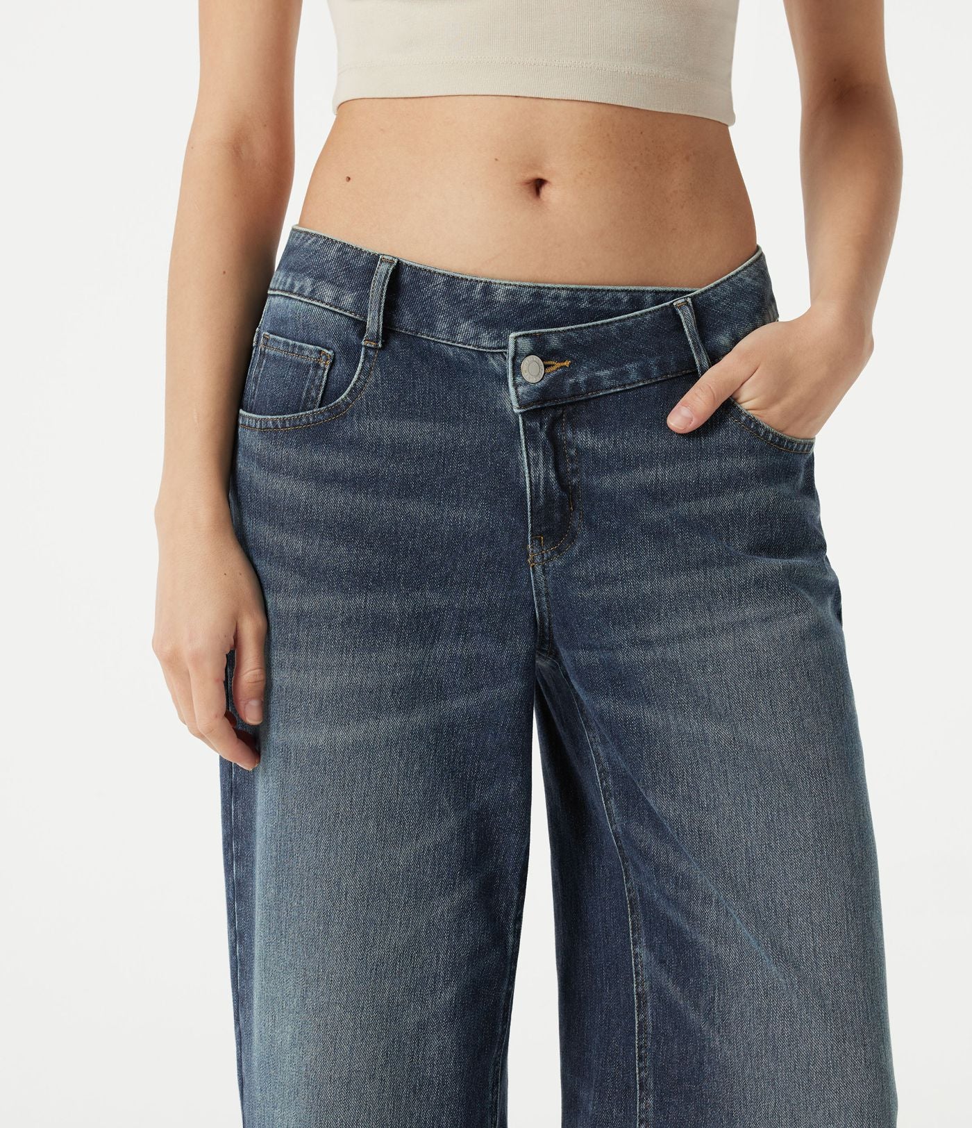 Jean baggy Halara Flex™ taille basse délavé asymétrique avec poches