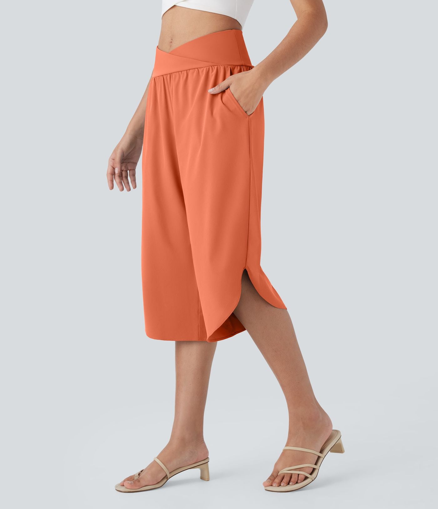 Pantalon capri de vacances Breezeful™ taille haute croisée avec poches latérales, fente et séchage rapide