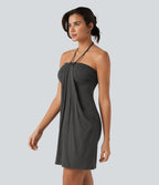 Robe resort mini dos nu à col licou avec lien noué dans le dos et poches