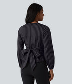 Blouse de travail rayée à col V, manches longues et dos noué