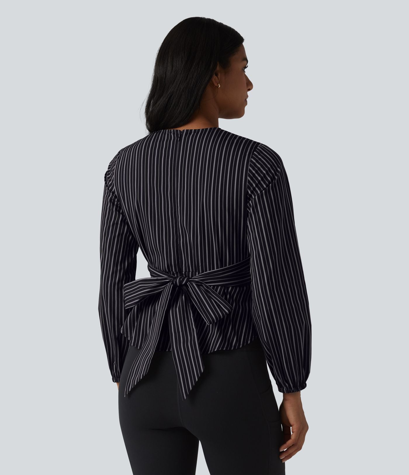 Blouse de travail rayée à col V, manches longues et dos noué