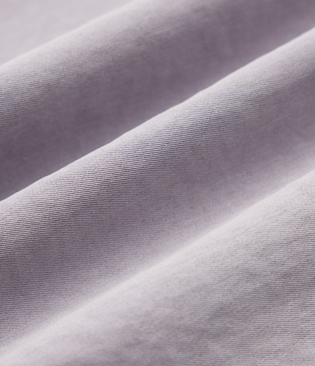 Robe mi-longue plissée col V sans manches avec fermeture éclair invisible et poches pour le travail
