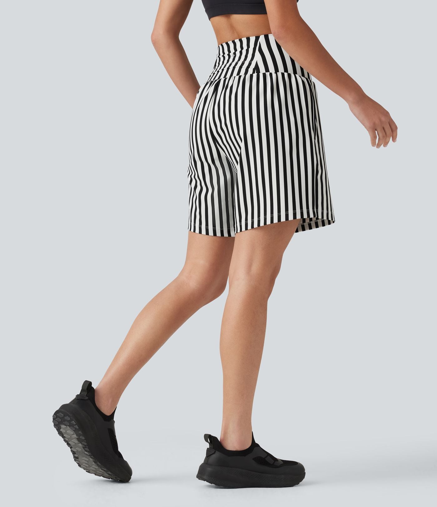 Short ample de yoga 2 en 1 taille haute à rayures, 17,5 cm (7 pouces), avec poches