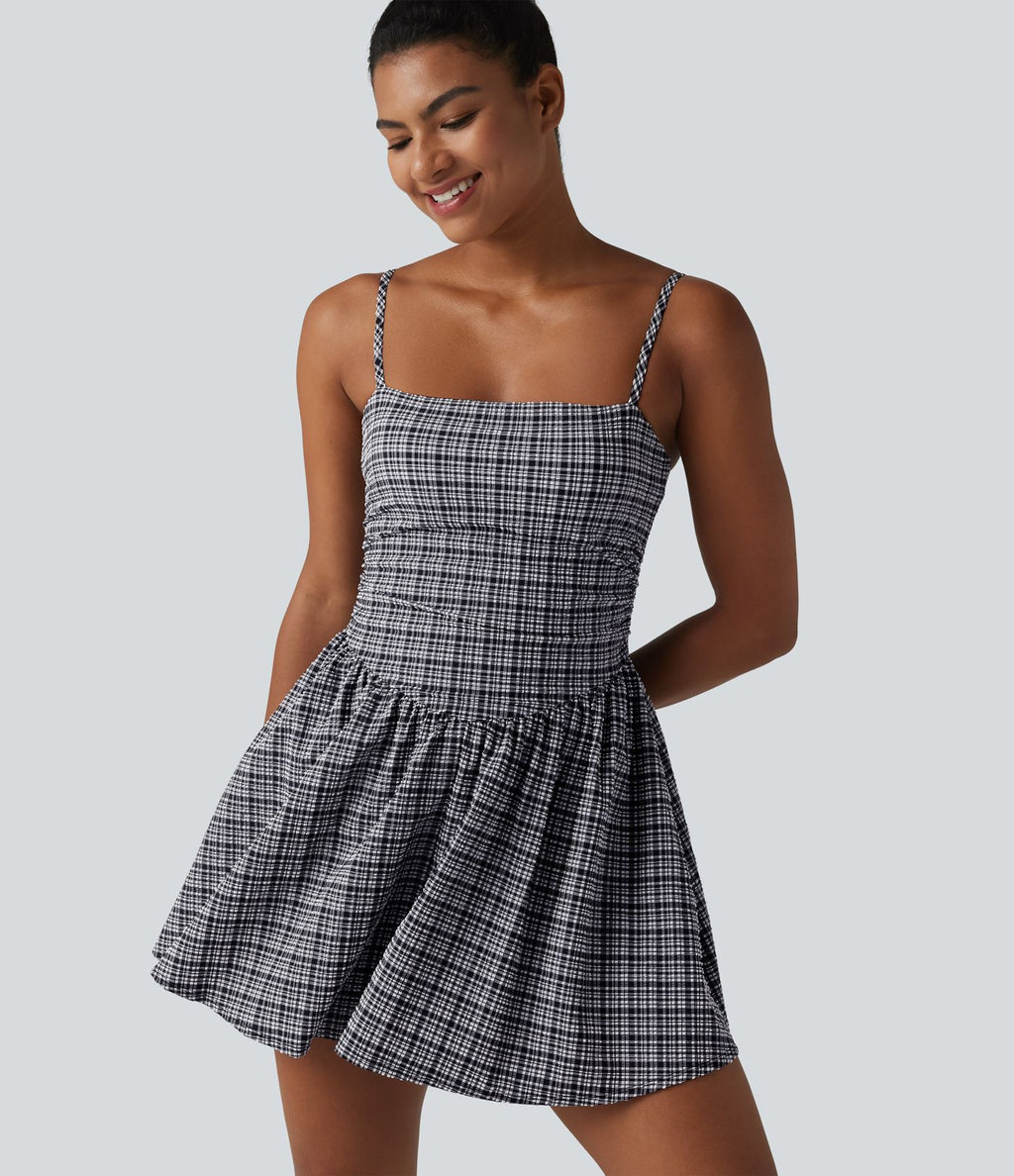 Robe de tennis active mini 2-en-1 à carreaux froissée à séchage rapide avec brassière intégrée, bretelles réglables et poches — Easy Peasy