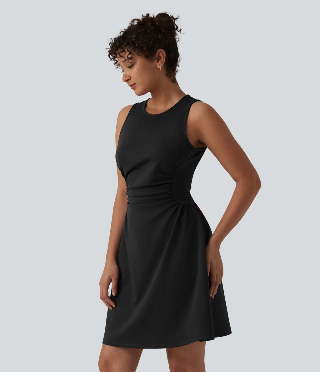 Robe tailleur mini sans manches à col rond froncée avec poches