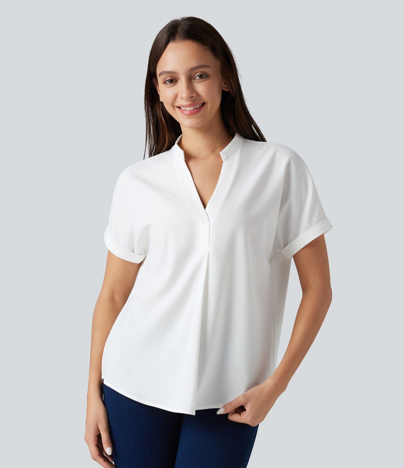 Blouse habillée en mousseline col V à manches courtes, ourlet arrondi et tissu infroissable