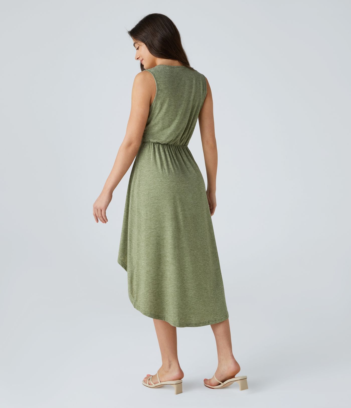 Robe Mi-Longue Plissée Décolleté Plongeant Sans Manches Haut Bas Ourlet Croisé