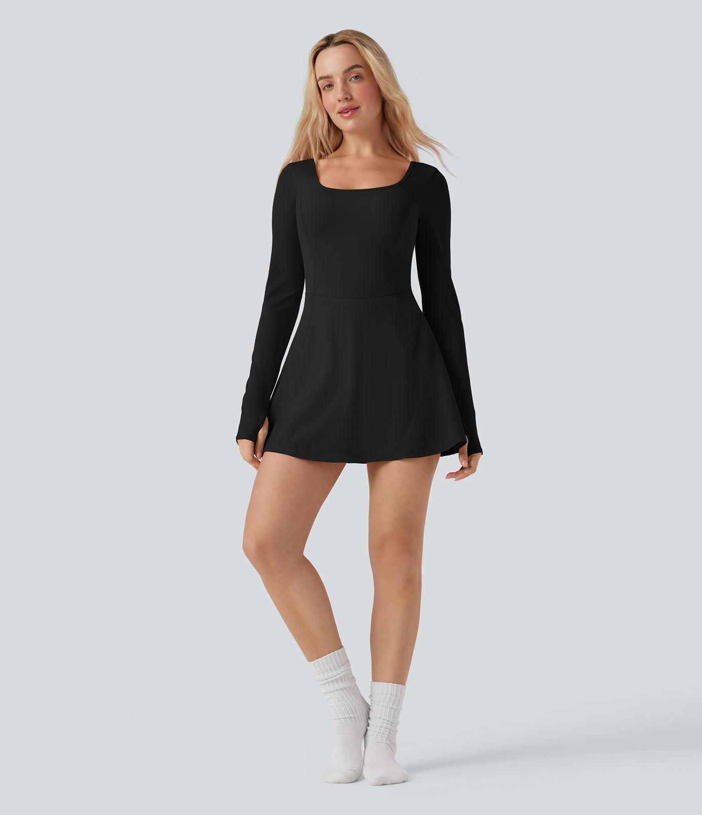 Robe de danse courte SoftlyZero™ Airy col U manches longues avec passe-pouces 2-en-1 effet frais InstantCool et poches, accès facile Easy Peasy