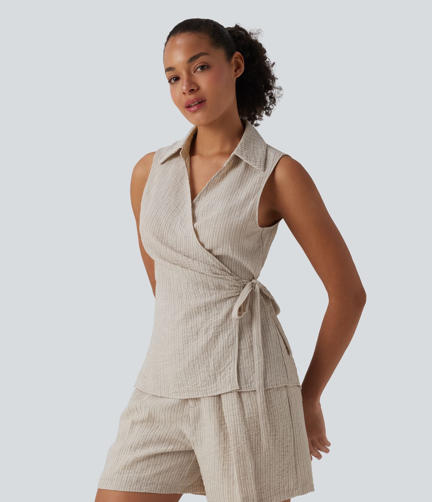 Chemise décontractée aspect lin sans manches col cache-cœur avec lien latéral
