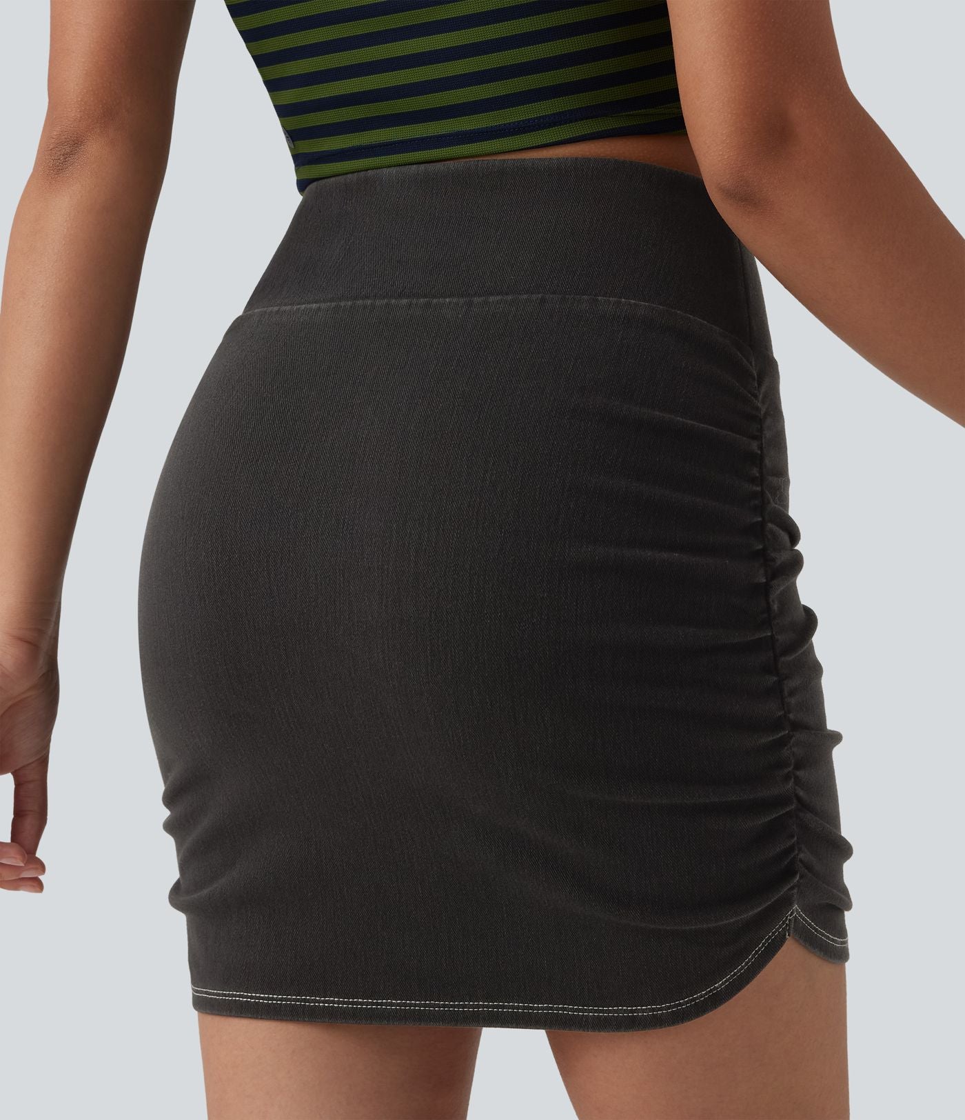 Jupe courte moulante denim Halara Flex™ gainante avec fronces taille mi-haute