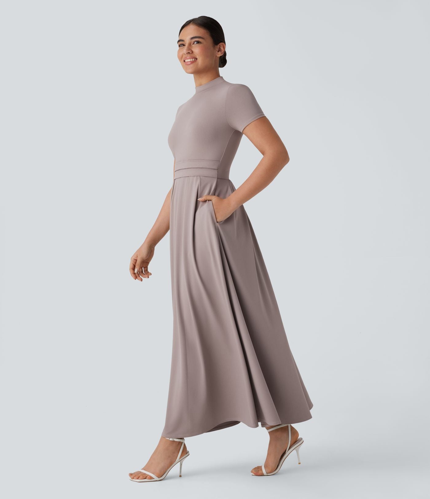 Robe longue décontractée à col montant, manches courtes et poches latérales