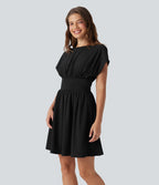 Robe de travail mini Breezeful™ manches chauve-souris courtes fluide séchage rapide avec poches latérales