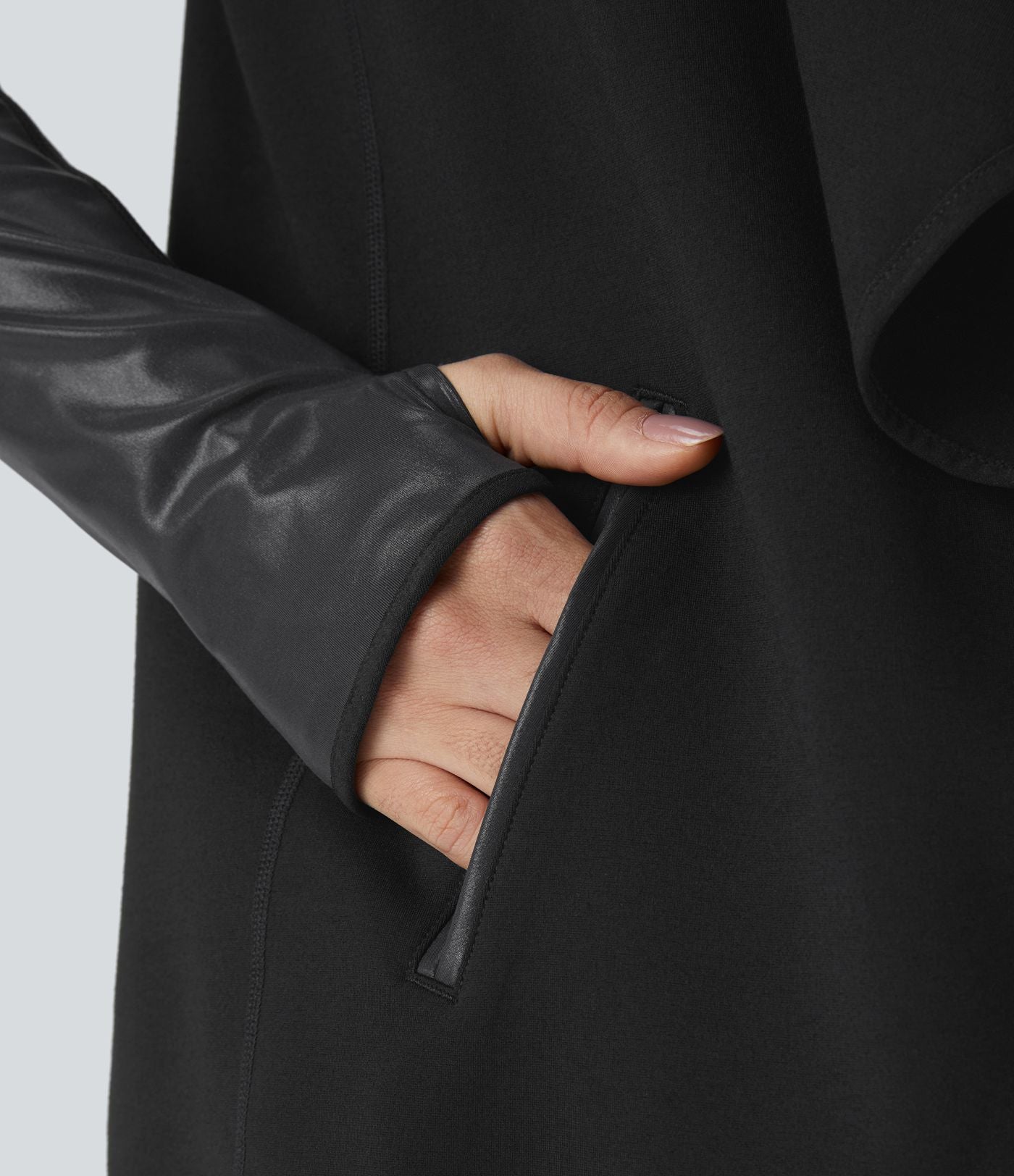Veste de travail à pans asymétriques, boutons, passants pour pouces, poches latérales et empiècements contrastés