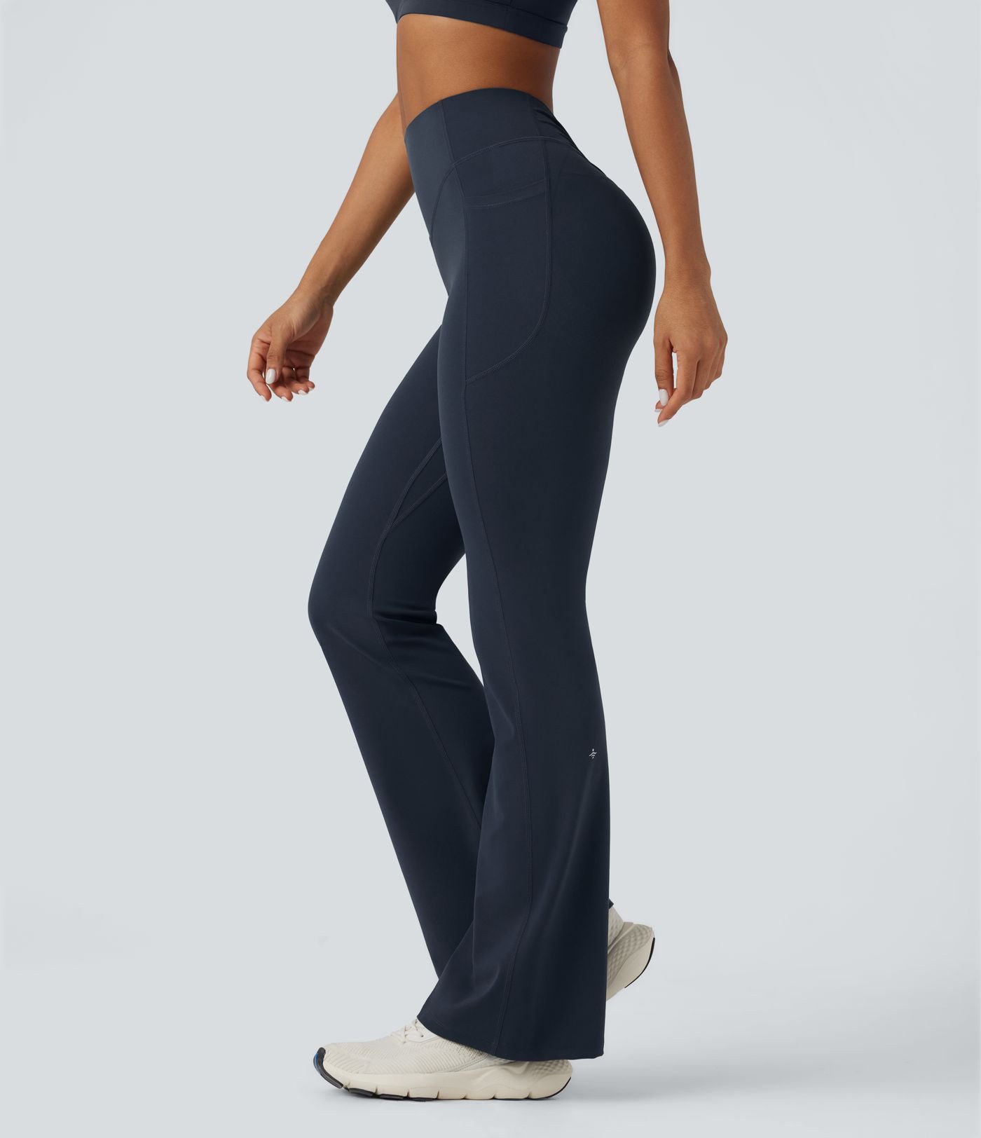 Pantalon de yoga à coupe bootcut gainant galbant taille haute avec effet scrunch et poches Halara UltraSculpt™