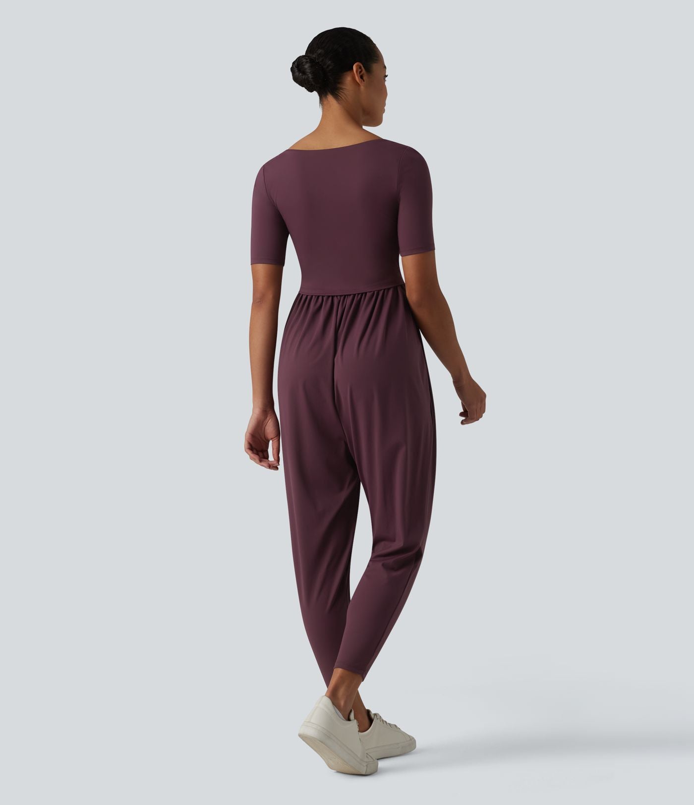 Combinaison décontractée SoftlyZero™ Airy effet frais InstantCool à manches courtes, col rond échancré et brassière intégrée avec poches, accès facile Easy Peasy