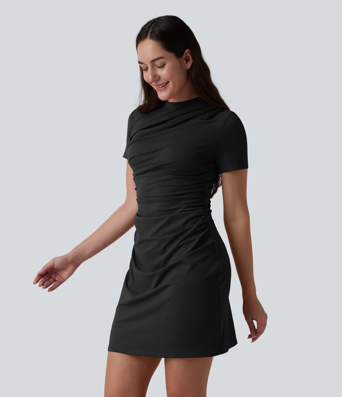 Robe mini décontractée évasée col rond manches courtes