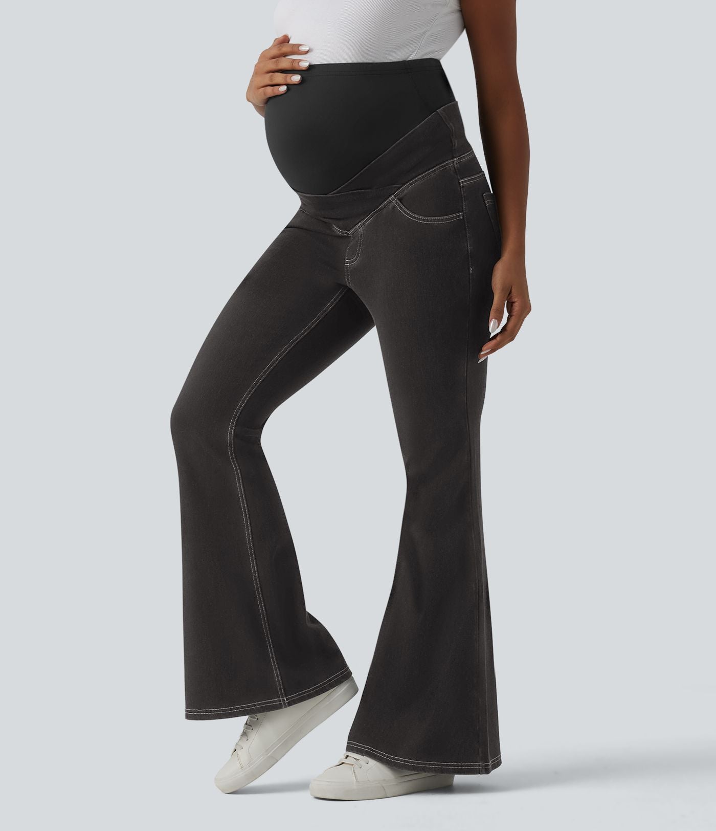 Halara Flex™ Jean évasé décontracté de maternité taille très haute croisé avec poches