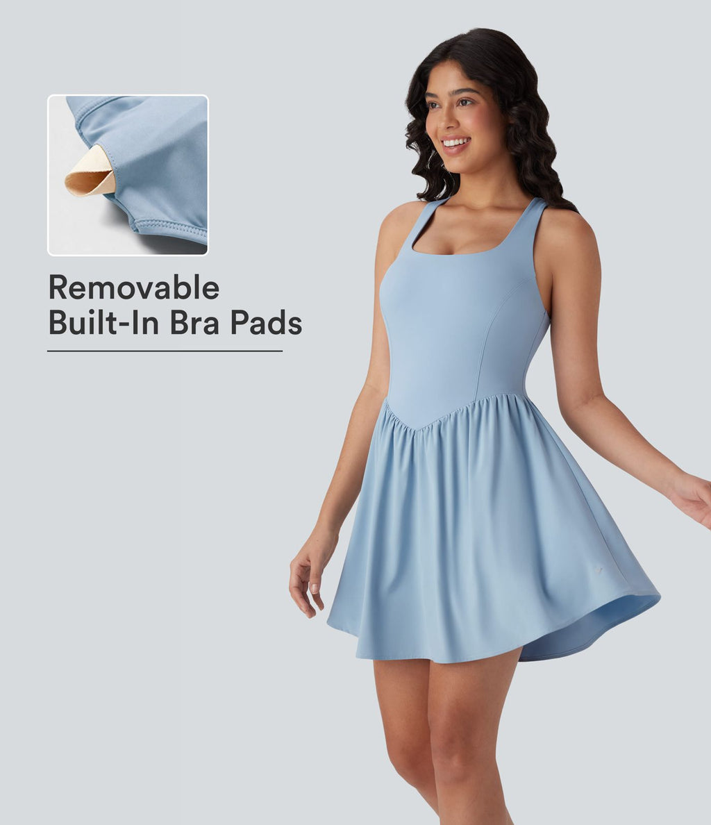 Robe active fluide Breezeful™ mini 2-en-1 à séchage rapide avec dos nu, style corset et poche - Longueur allongée