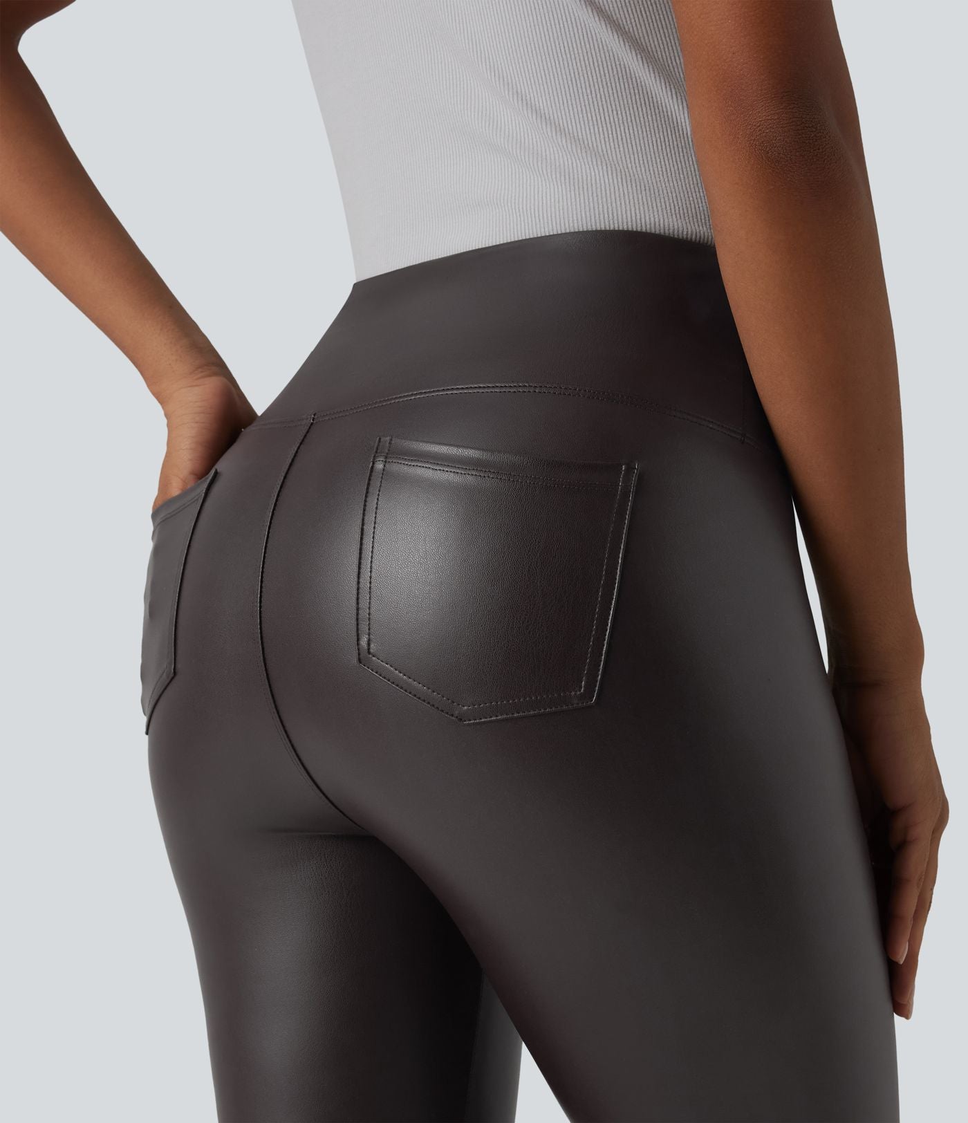 Legging corsaire taille haute ventre plat en similicuir extensible avec poches