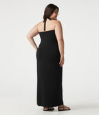Robe maxi grande taille à col halter avec brassière intégrée, lien noué au dos et poches