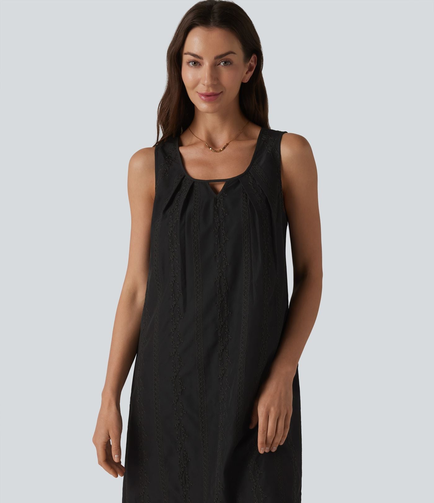 Robe mini sans manches à col rond brodée