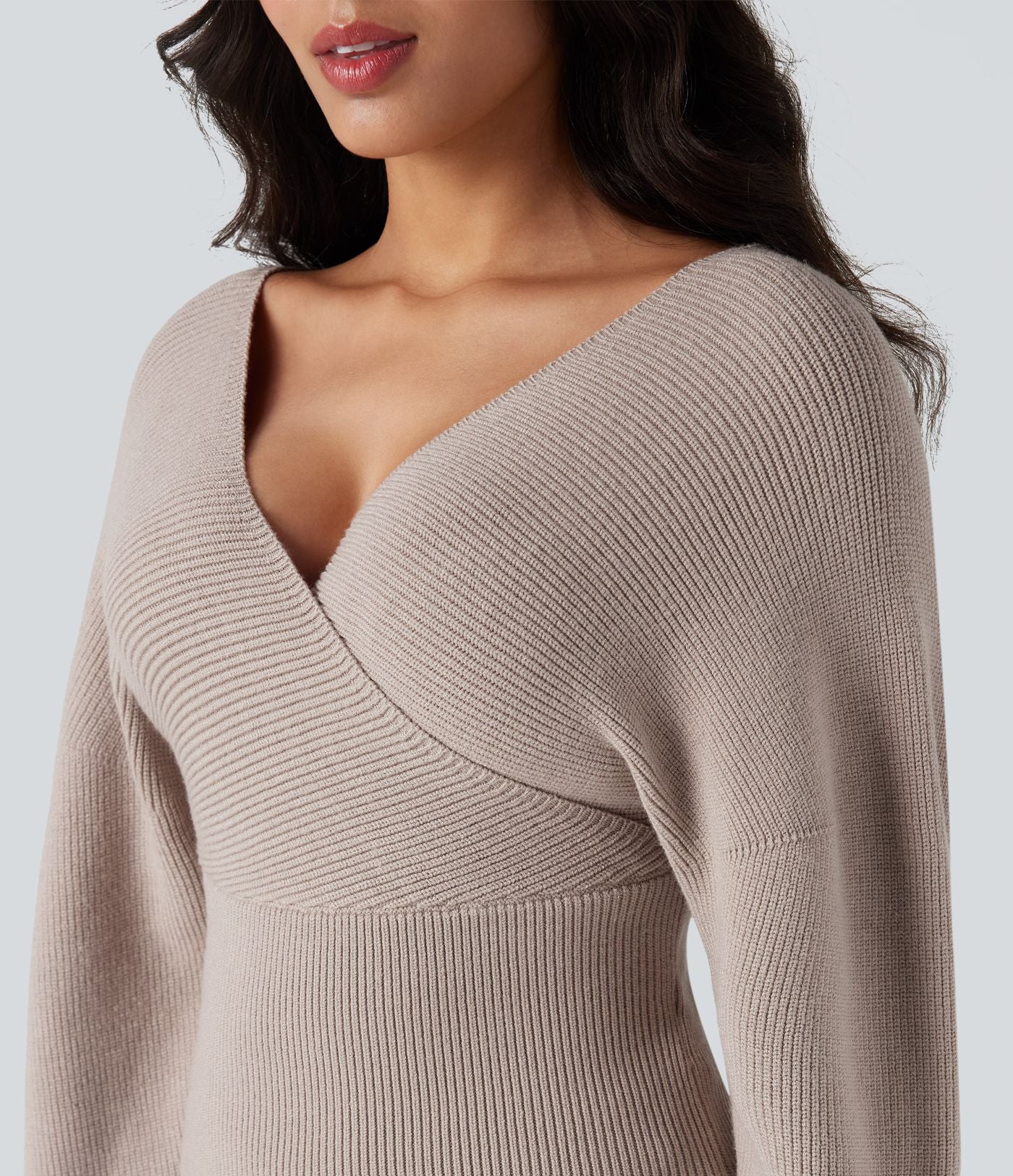Pull col V manches chauve-souris longues à découpes