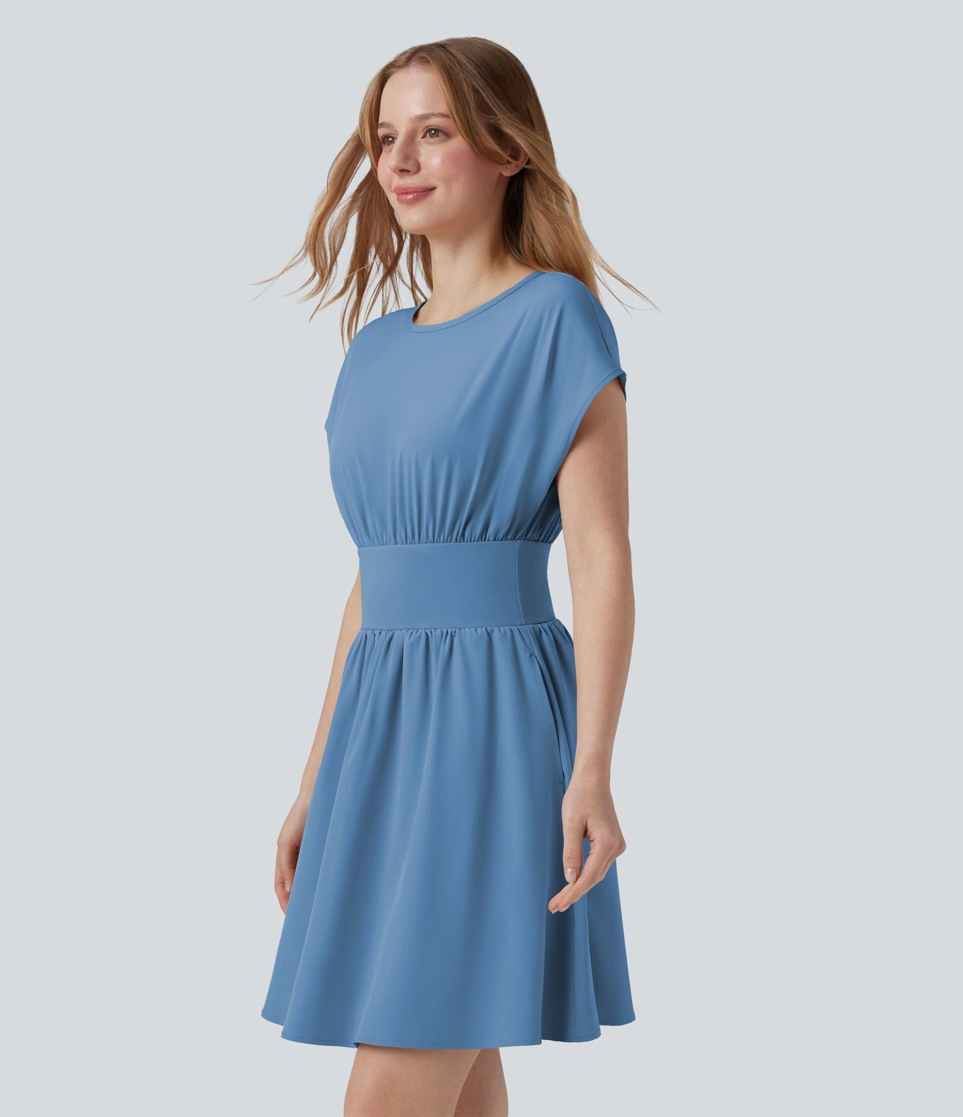 Robe de travail mini Breezeful™ manches chauve-souris courtes fluide séchage rapide avec poches latérales