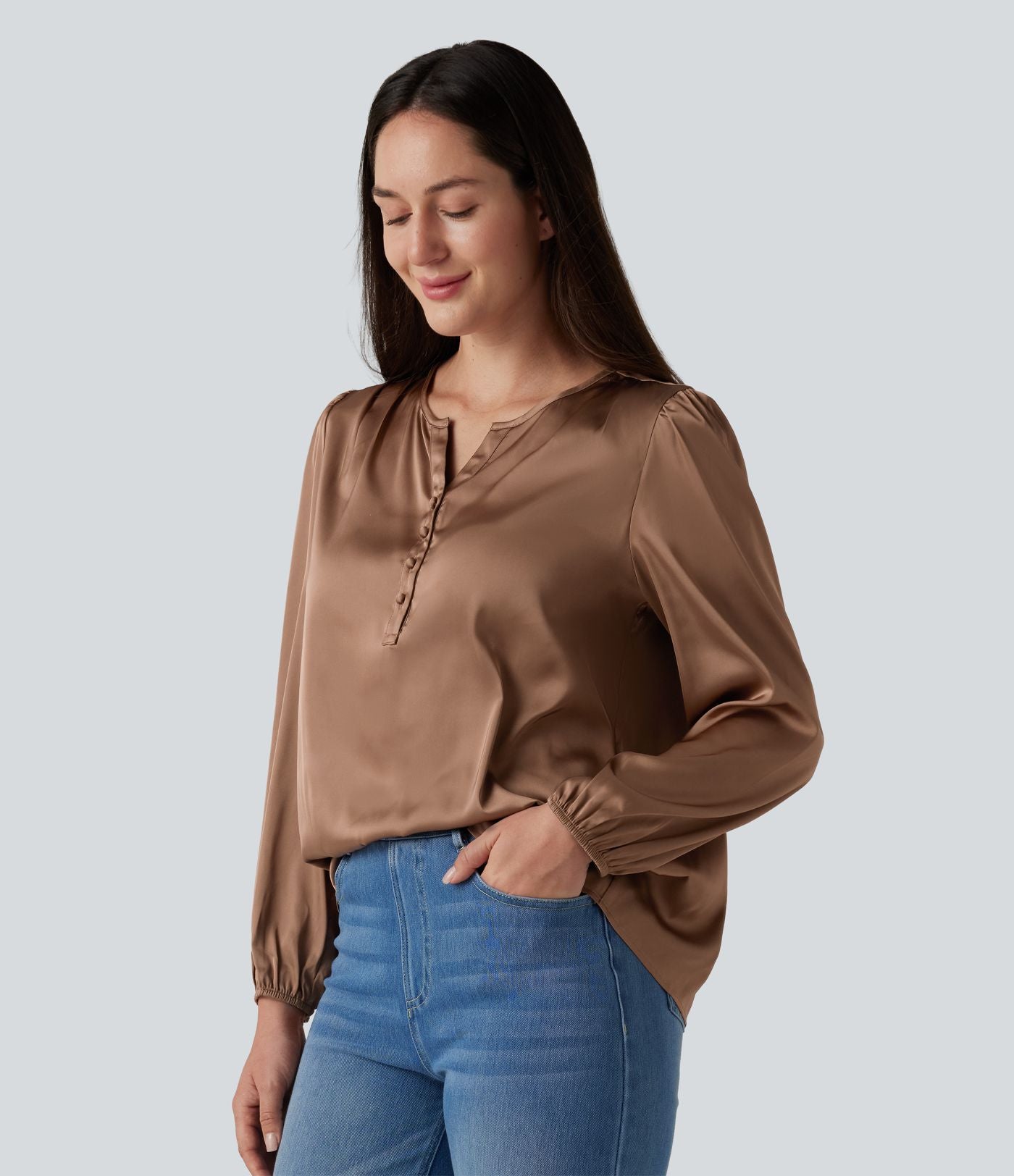 Chemisier tailleur en satin col cranté manches longues