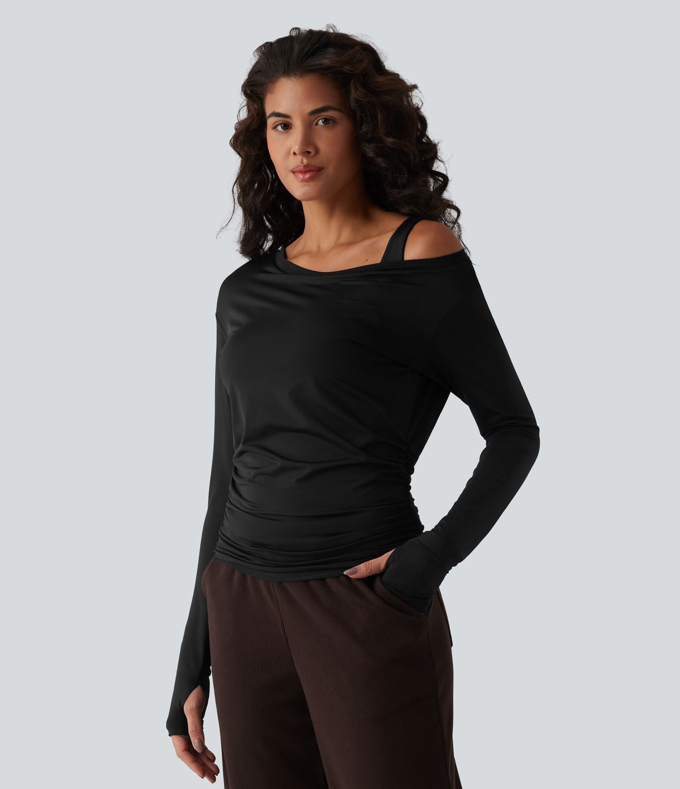 Haut d'entraînement une épaule manches longues avec brassière intégrée, passe-pouces, fronces et effet frais InstantCool, protection solaire UPF50+