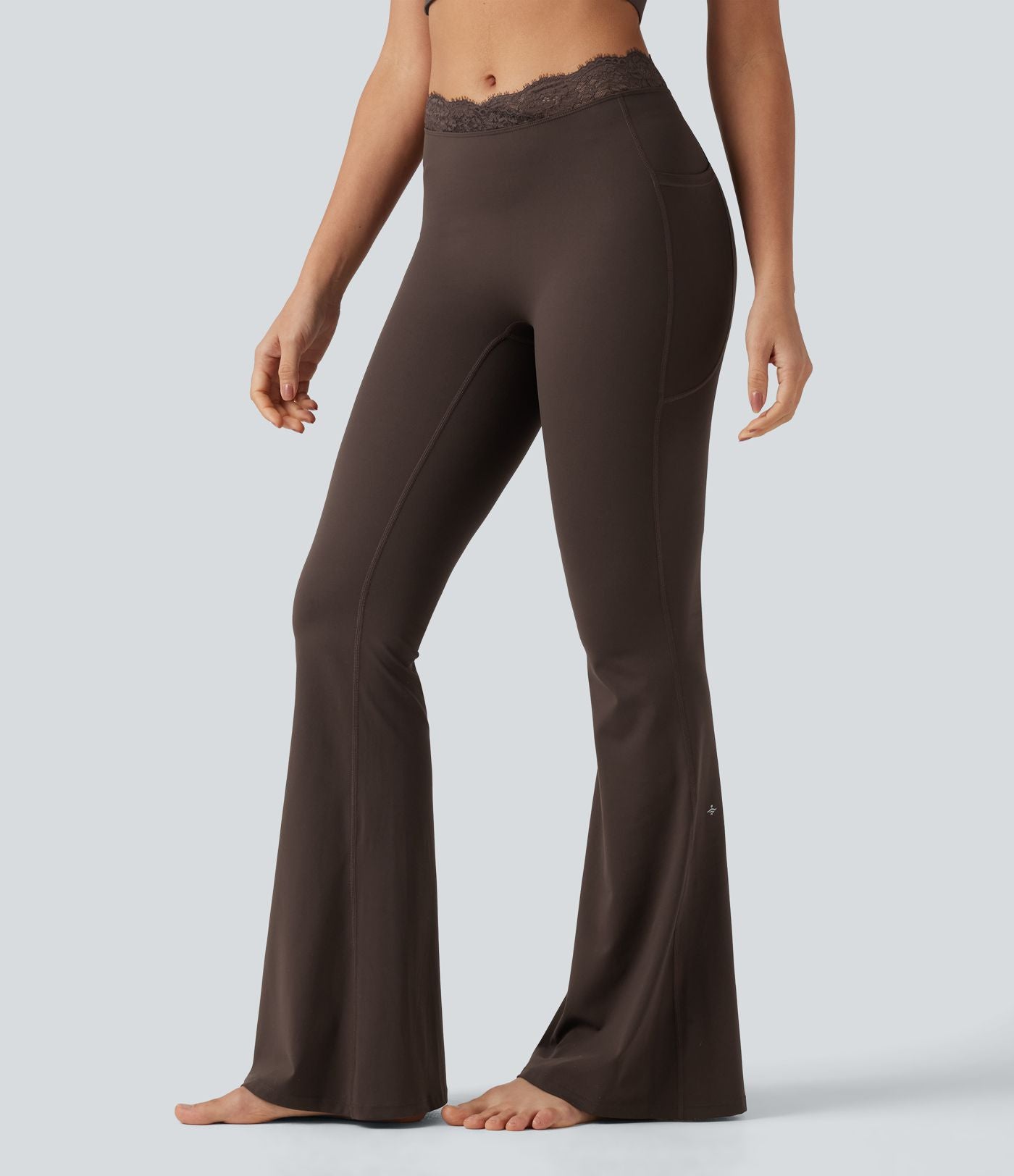 Halara UltraSculpt™ Legging évasé de yoga taille haute en V avec dentelle contrastée et poches