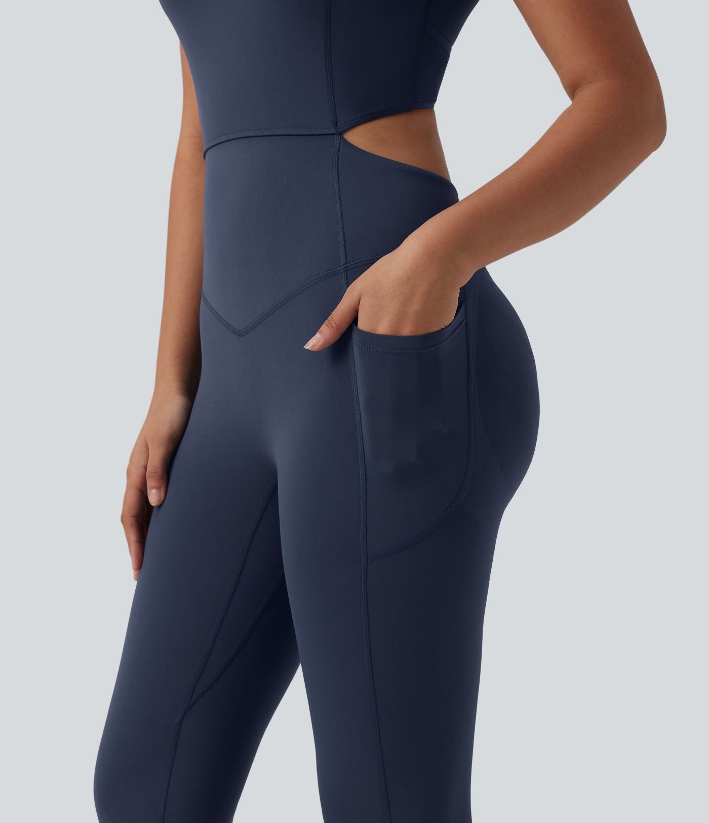 Combinaison sport gainante push-up col V longueur genoux Halara UltraSculpt™ avec poches - Édition Easy Peasy