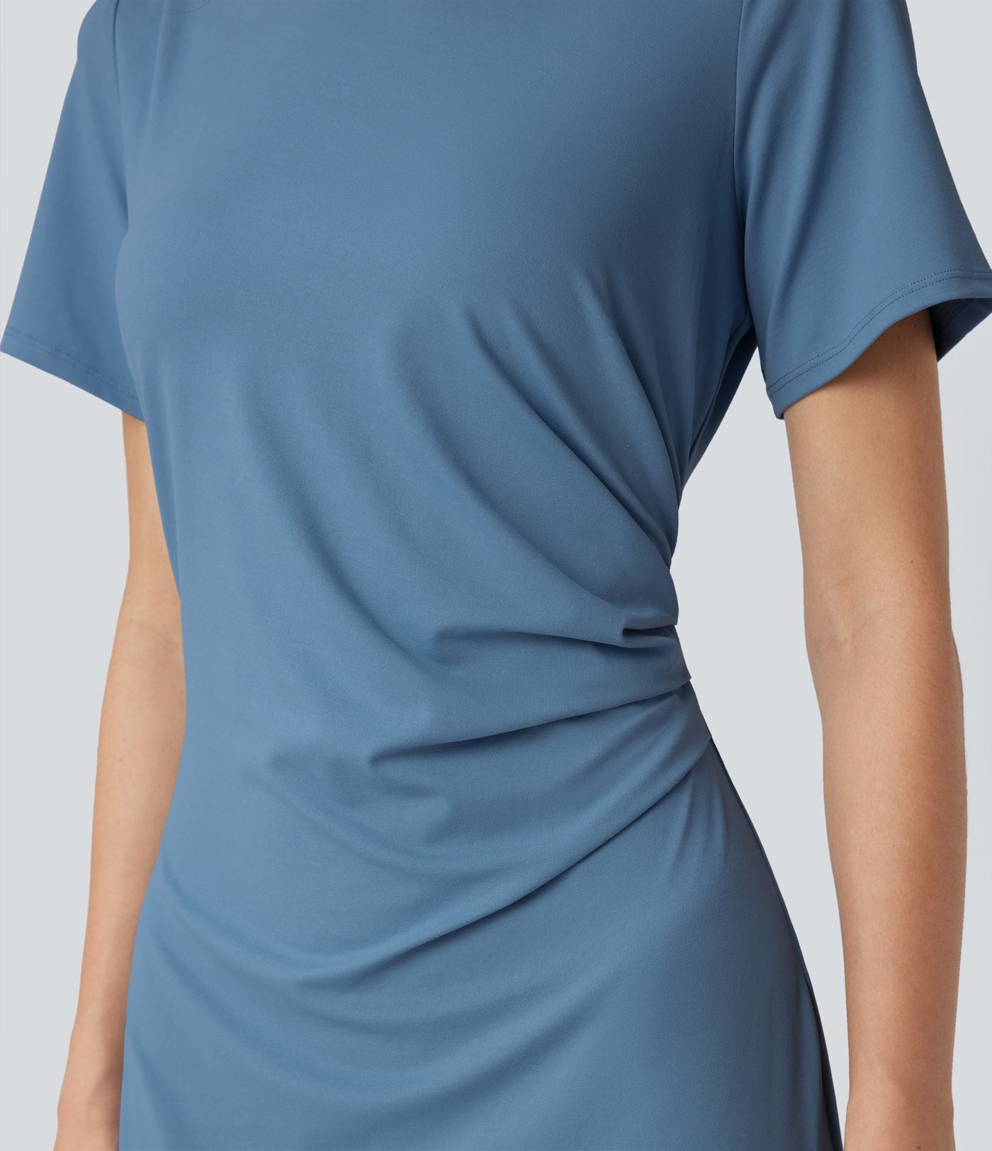 Robe tailleur mi-longue moulante manches courtes froncée