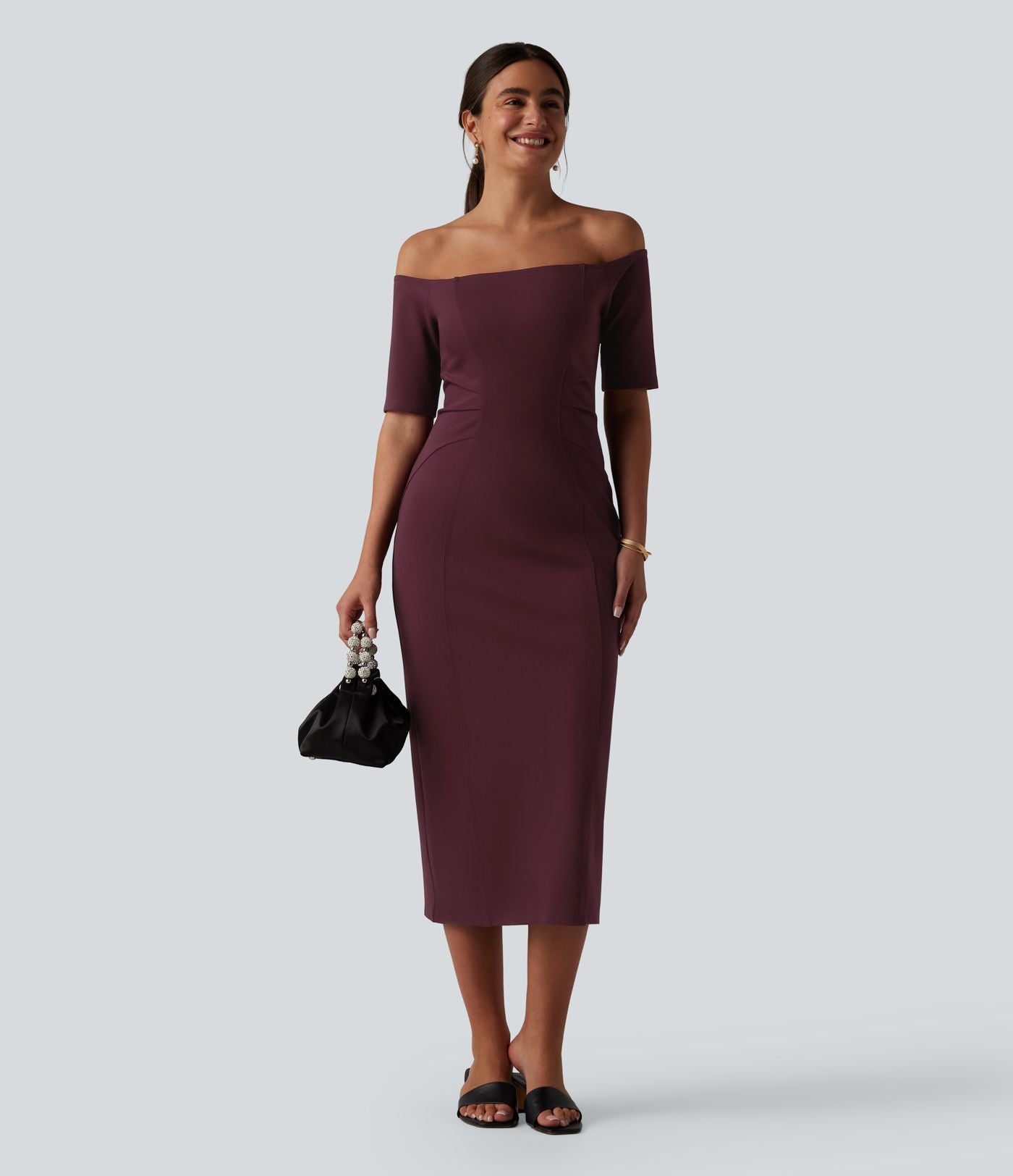 Robe midi moulante épaules dénudées manches courtes