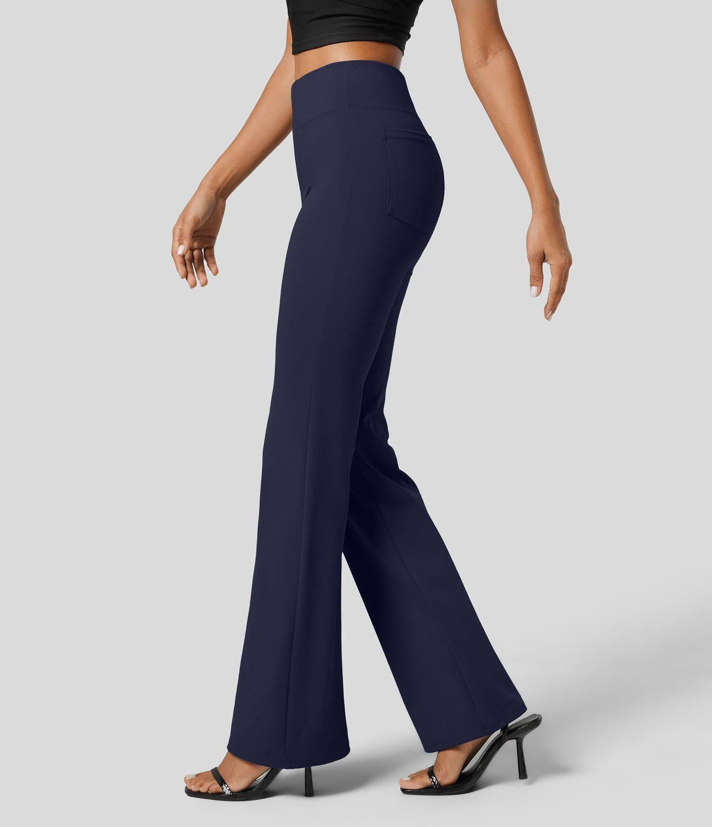 Pantalon tailleur légèrement évasé taille haute avec poches arrière Halara Flex™