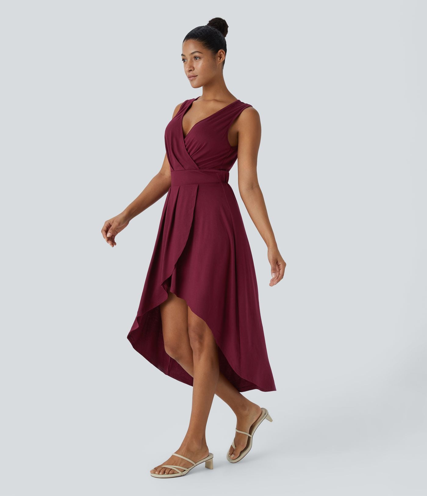 Robe Mi-Longue Plissée Décolleté Plongeant Sans Manches Haut Bas Ourlet Croisé
