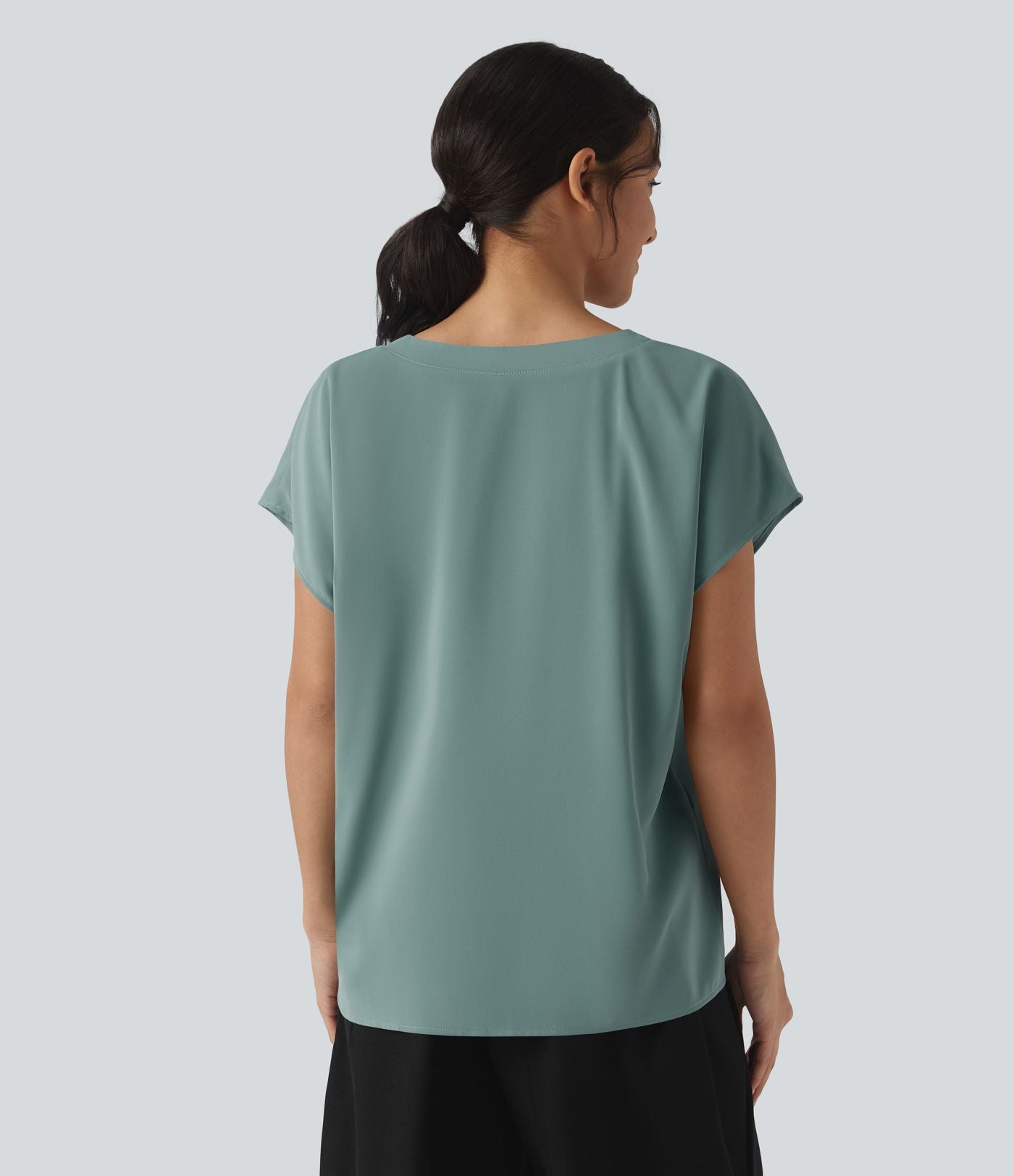 Blouse esprit bureau oversize défroissage facile, col V et manches courtes