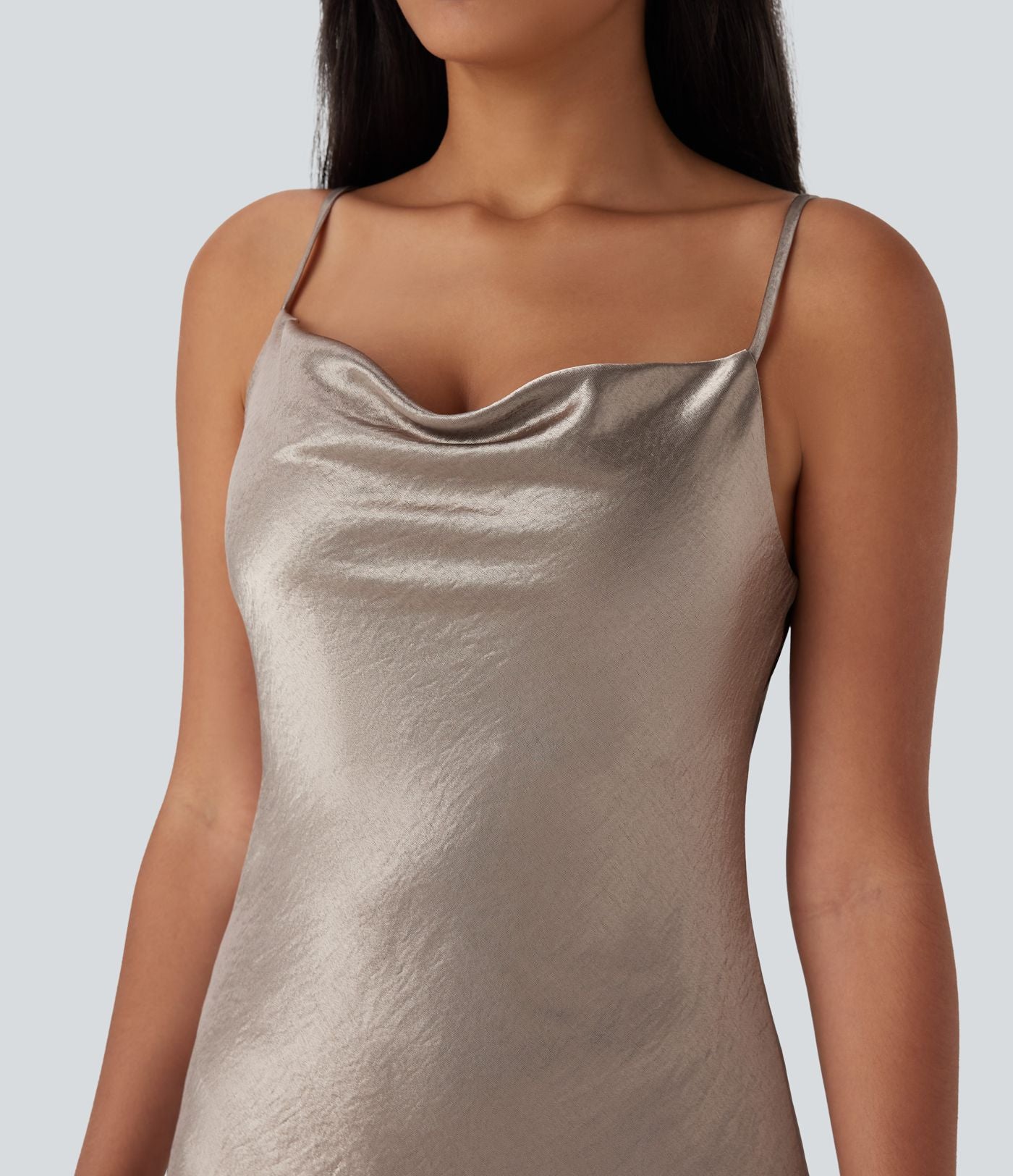 Mini-robe nuisette décontractée en satin à col bénitier avec bretelles ajustables