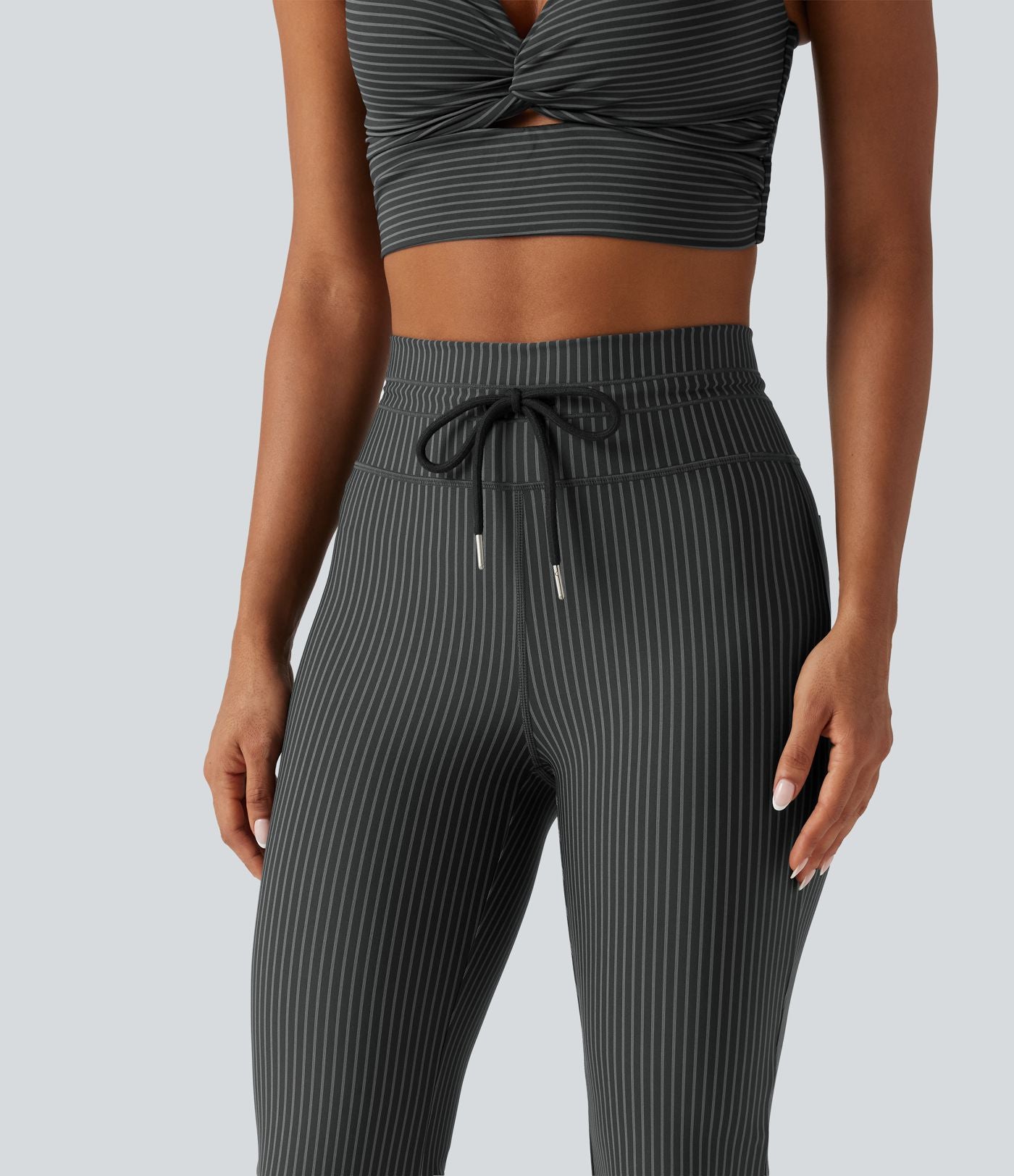 Pantalon de yoga flare taille haute rayé avec cordon de serrage et poches