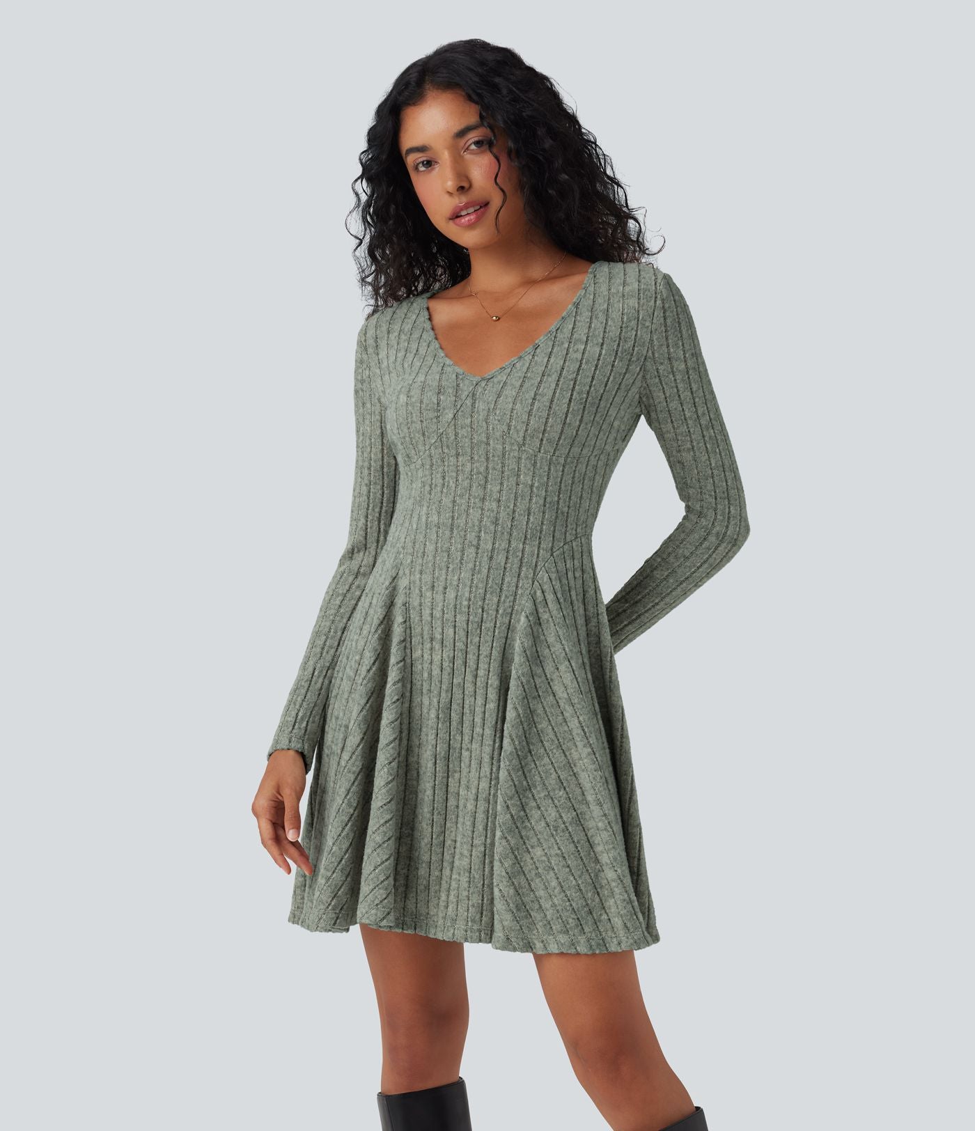 Robe décontractée mini évasée maille côtelée col V manches longues