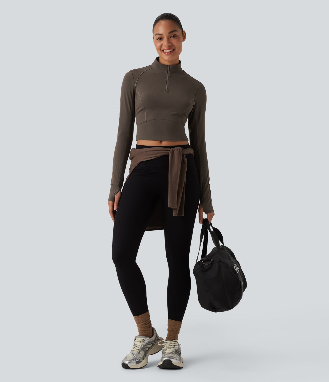 Haut de sport court col cheminée demi-zip manches longues avec passe-pouces