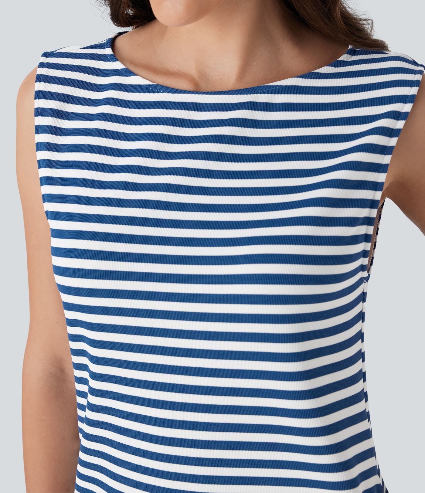 Robe décontractée mini à col bateau, sans manches, ourlet arrondi, rayures et tissu gaufré avec poches
