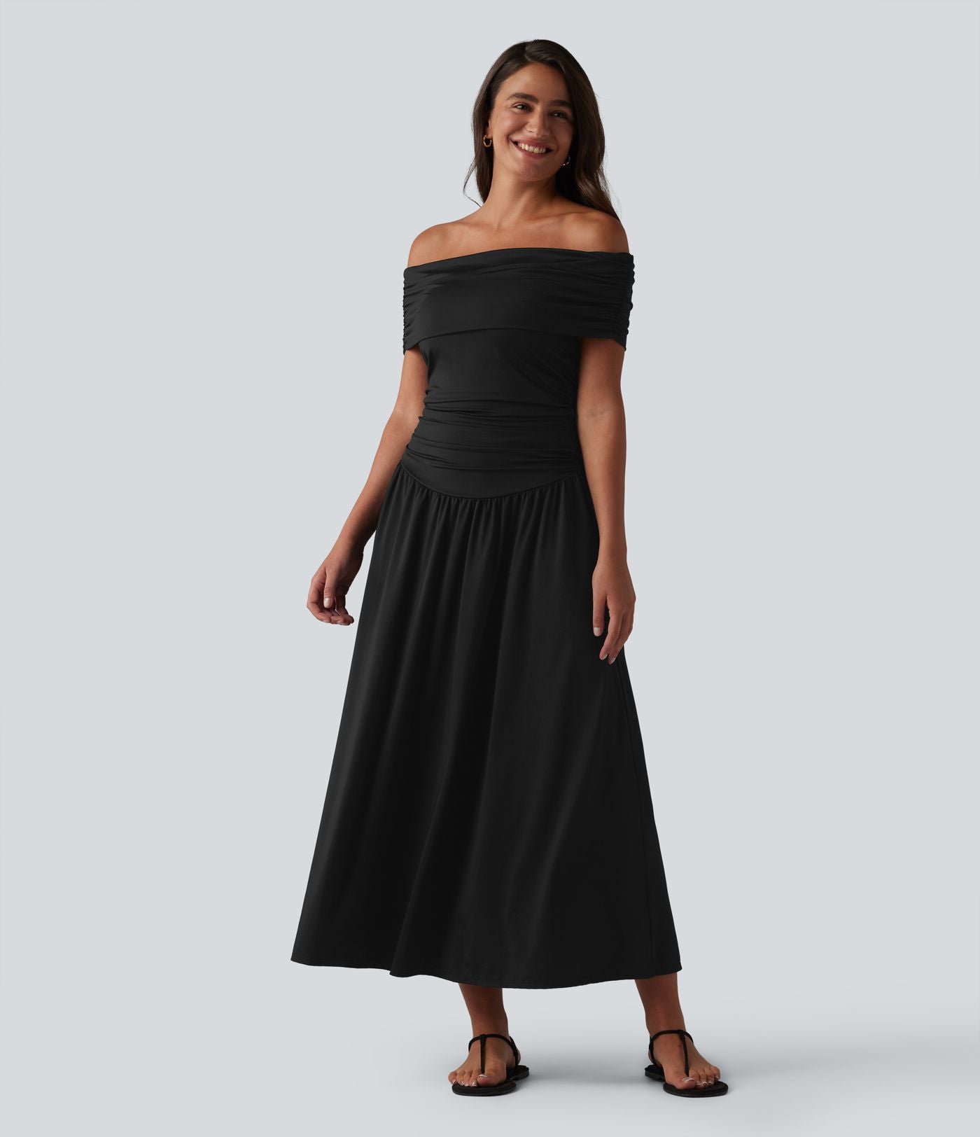 Robe casual maxi fluide gainante froncée à épaules dénudées avec brassière intégrée