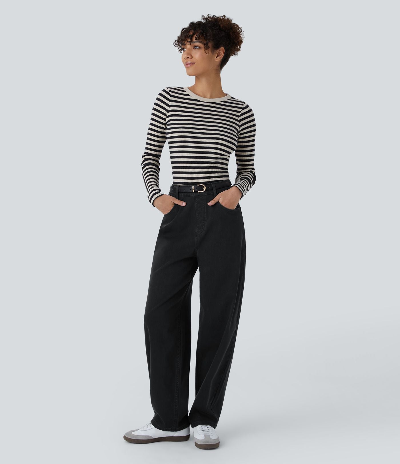 Jean ample délavé taille haute en maille extensible avec poches multiples