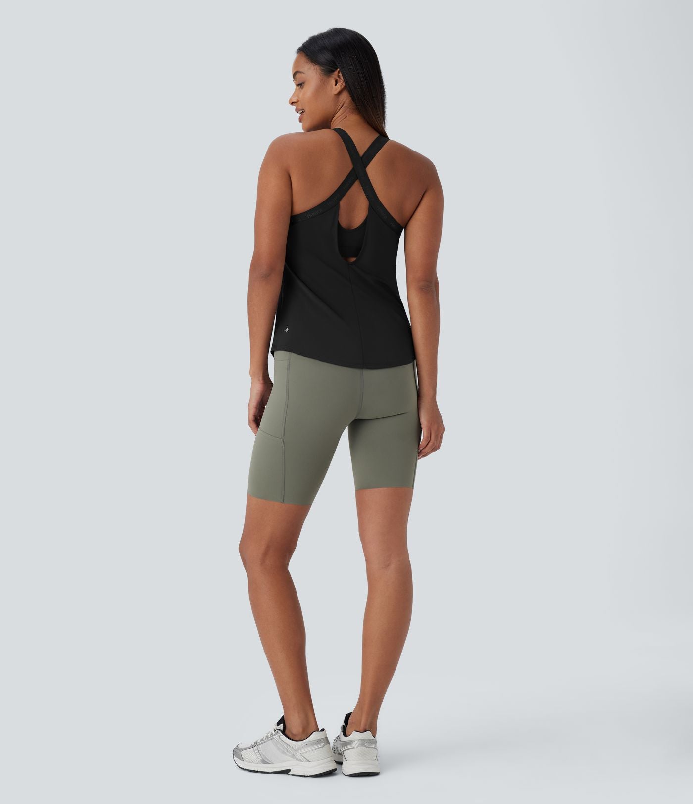 Débardeur yoga dos nu col U avec bretelles croisées, ourlet arrondi et effet frais InstantCool, protection solaire UPF50+