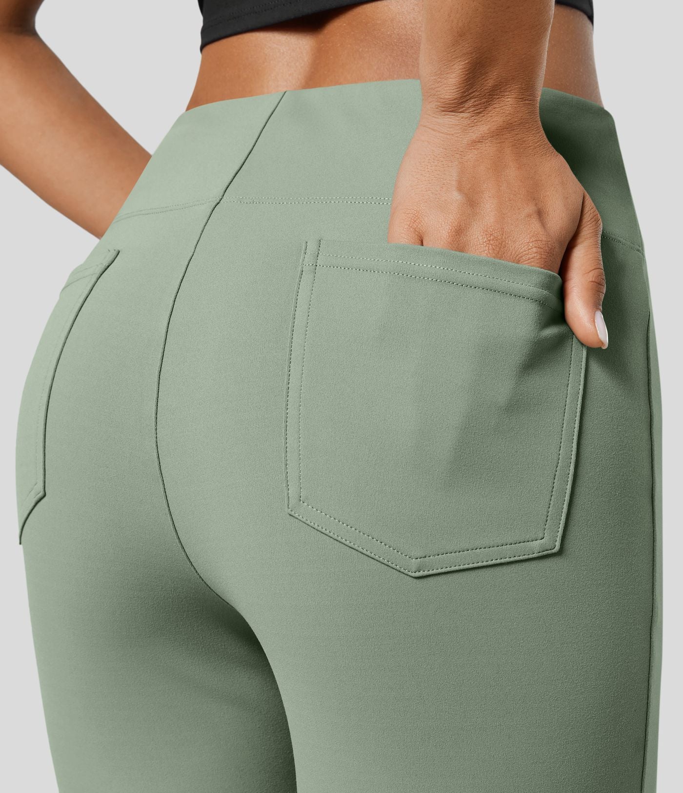 Pantalon tailleur légèrement évasé taille haute avec poches arrière Halara Flex™
